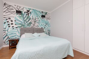 1 bedroom, bed sheets