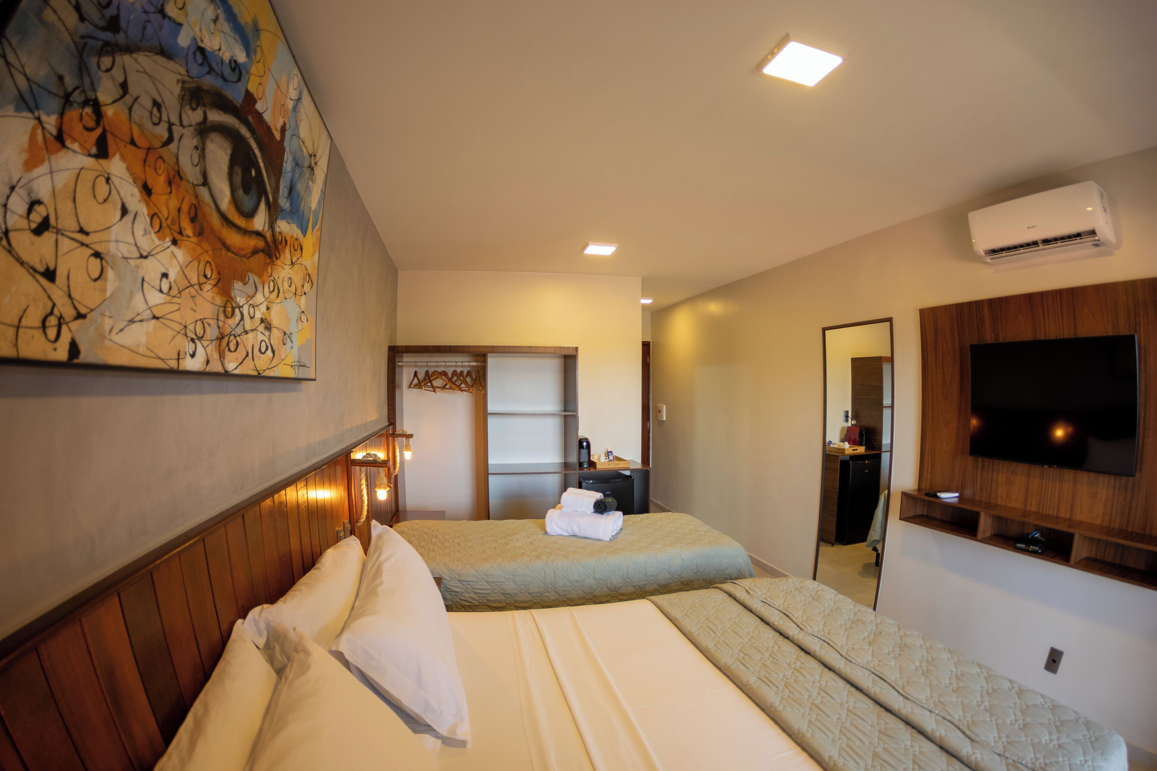 Comfort-Zimmer, Balkon | 6 Schlafzimmer, Pillowtop-Betten, Verdunkelungsvorhänge