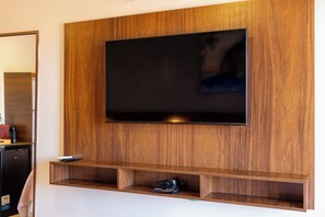 Comfort Room, Balcony | 6 bedrooms, pillowtop beds, blackout drapes, iron/ironing board