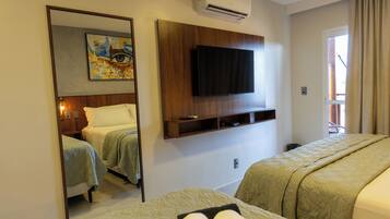 Quarto conforto, sacada | 6 quartos, camas com colchões pillow-top, cortinas blackout