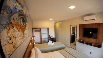 Comfort-Zimmer, Balkon | 6 Schlafzimmer, Pillowtop-Betten, Verdunkelungsvorhänge