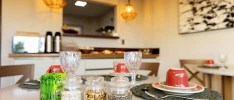 Free daily cooked-to-order breakfast