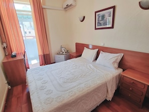 Minibar, in-room safe, iron/ironing board, free WiFi - Bons Dias (Lisbon)