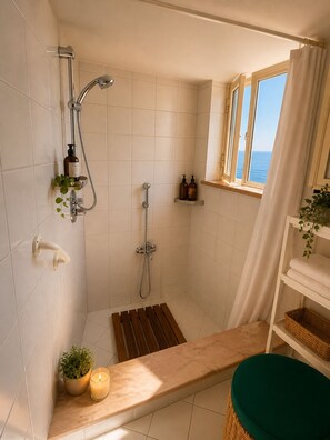 Shower, hair dryer, bidet, towels - Casa Laura (Positano)