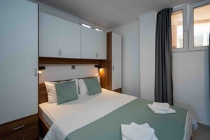 1 bedroom, WiFi - Studio Barbara, first line to the sea. (Petrcane)