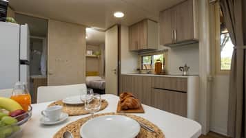 2 habitaciones, cunas y ropa de cama