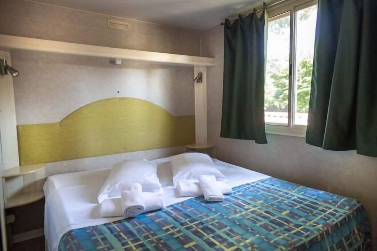 2 habitaciones, cunas y ropa de cama