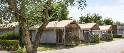 Superior tent | 2 slaapkamers, babybedden (toeslag), beddengoed