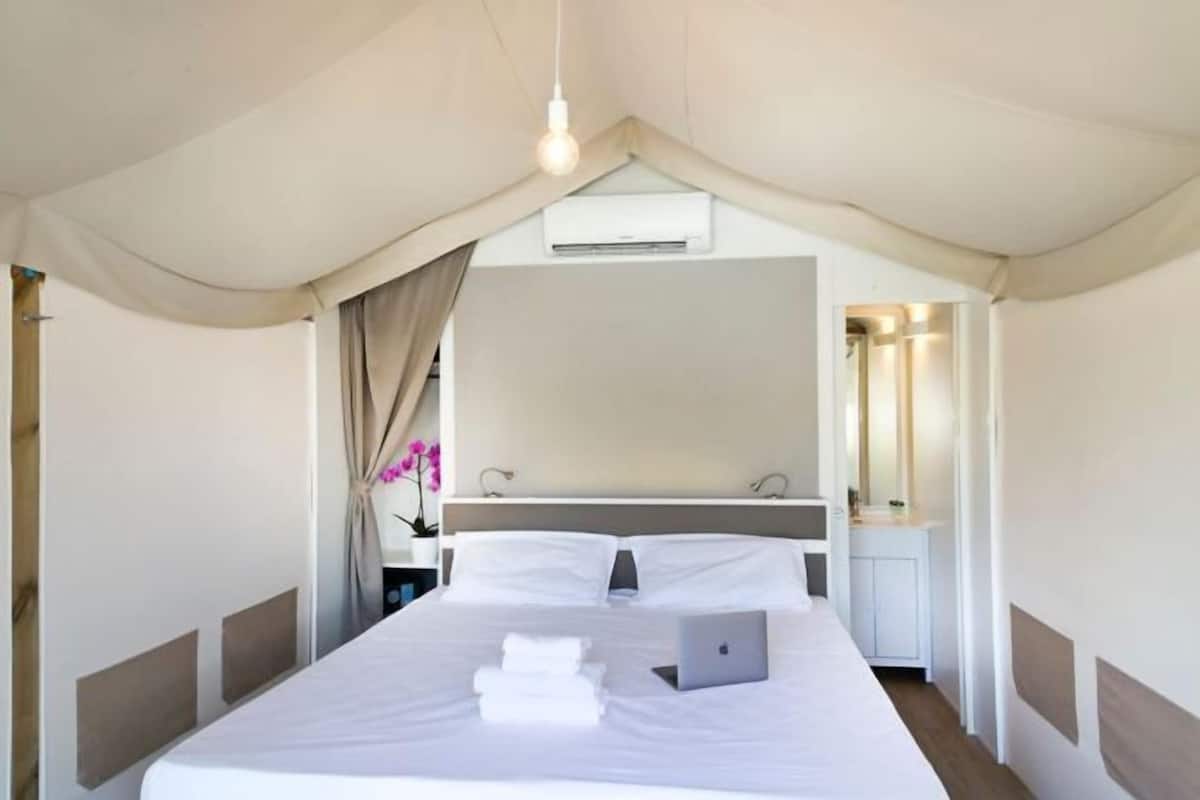 2 habitaciones, cunas y ropa de cama