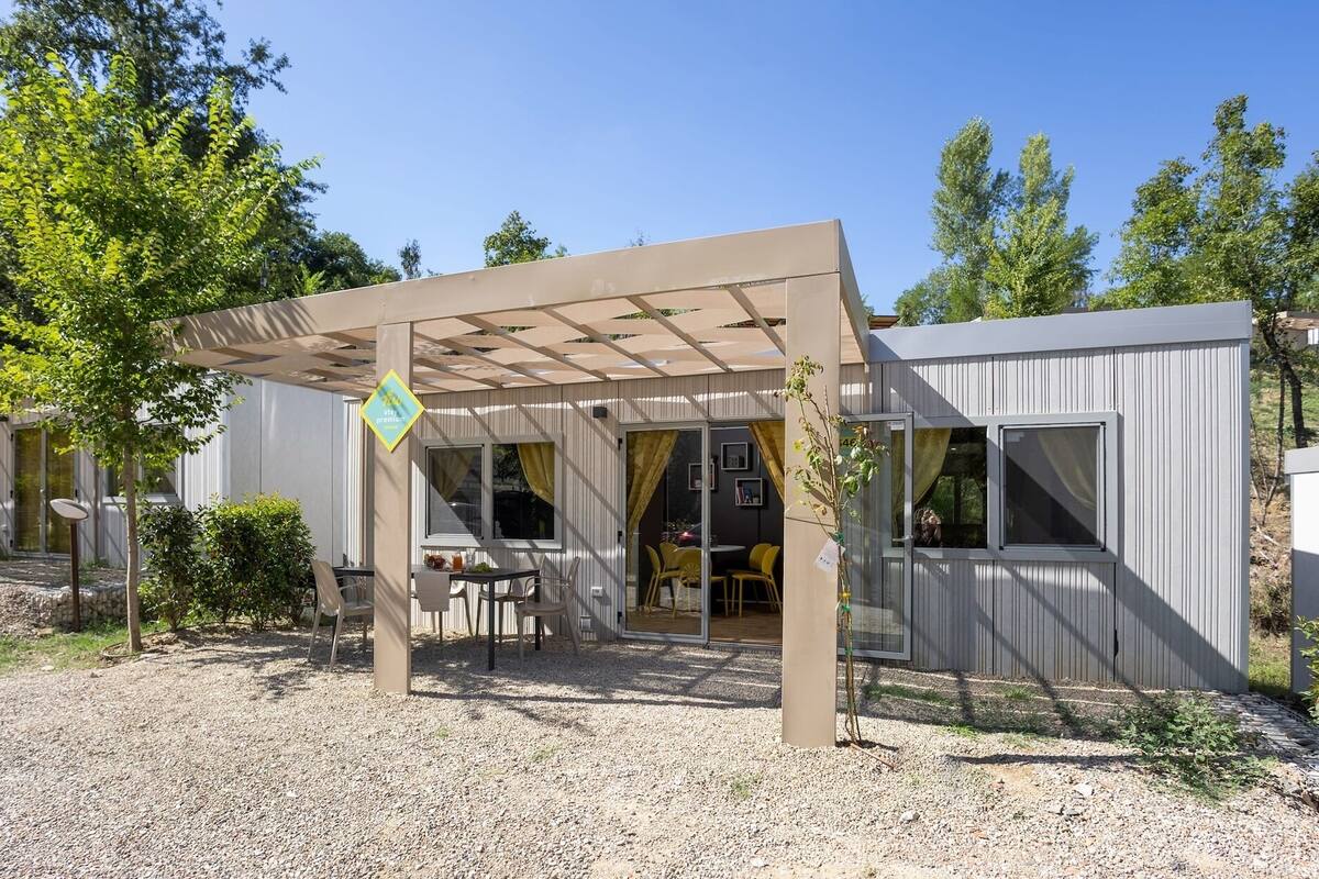 Superior Chalet | 2 bedrooms, cribs/infant beds, bed sheets