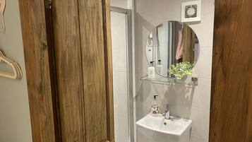 Cabin | Bathroom | Shower, towels