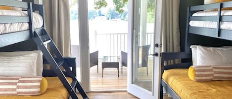 3 bedrooms, desk, iron/ironing board, travel crib