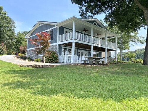 The Good Life Lake House | 3 Bed, 2 Bath