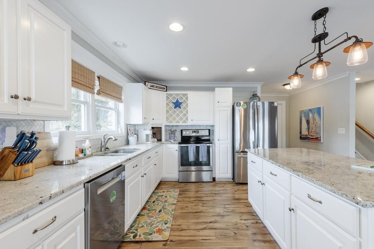 Kylskåp, mikrovågsugn, ugn och spishäll