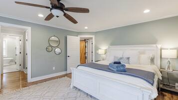 3 bedrooms, desk, iron/ironing board, travel cot