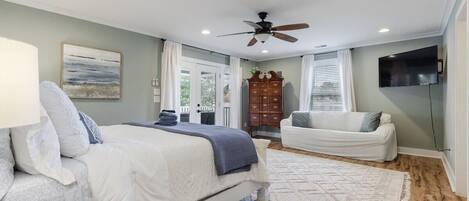 3 bedrooms, desk, iron/ironing board, travel cot