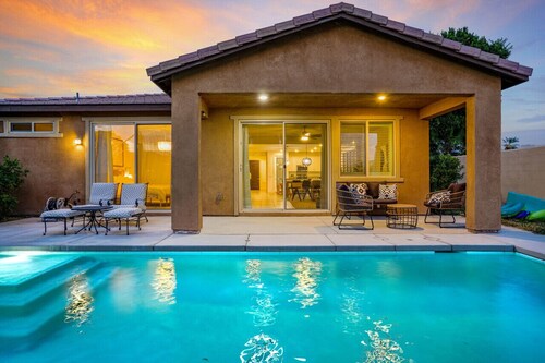 Sunset Oasis: GameRoom, Heated Pool, Hot Tub Gated Community