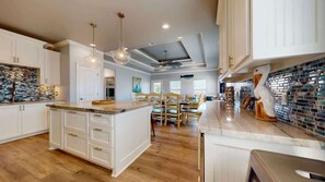 Fridge, microwave, oven, stovetop - A Reel Nauti (Bolivar Peninsula)