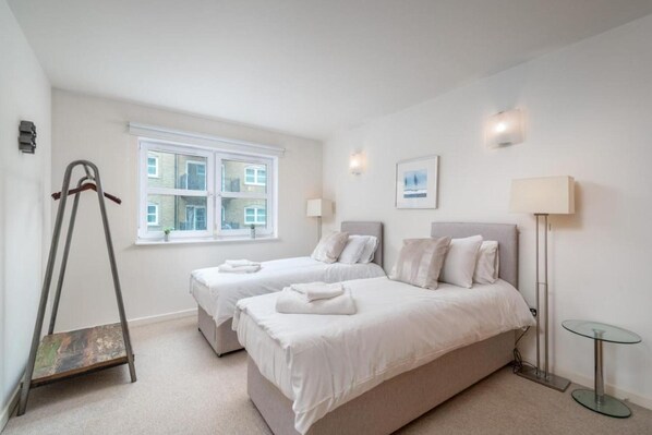 Apartment | 1 bedroom, iron/ironing board, free WiFi, bed sheets - Luxury 1 Bed Apartment Close To Excel & o2 (London)