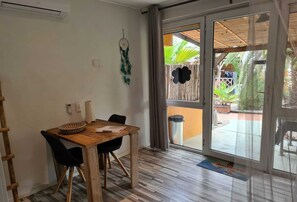 In-room safe, laptop workspace, blackout drapes, soundproofing - Casa Trankilo (Kralendijk)