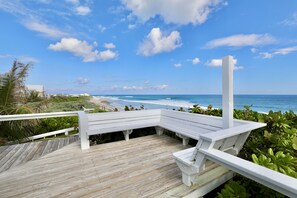 Property grounds - CONCH QUEST - RIGHT ON THE BEACH AND BEAUTIFUL ATLANTIC OCEAN (HOPE TOWN)