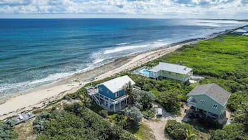 海灘、躺椅、沙灘巾