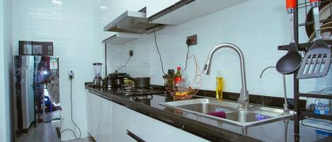 Fridge, microwave, oven, coffee/tea maker