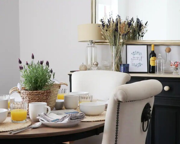 Dining - Luxury cottage in city walls (Chester)