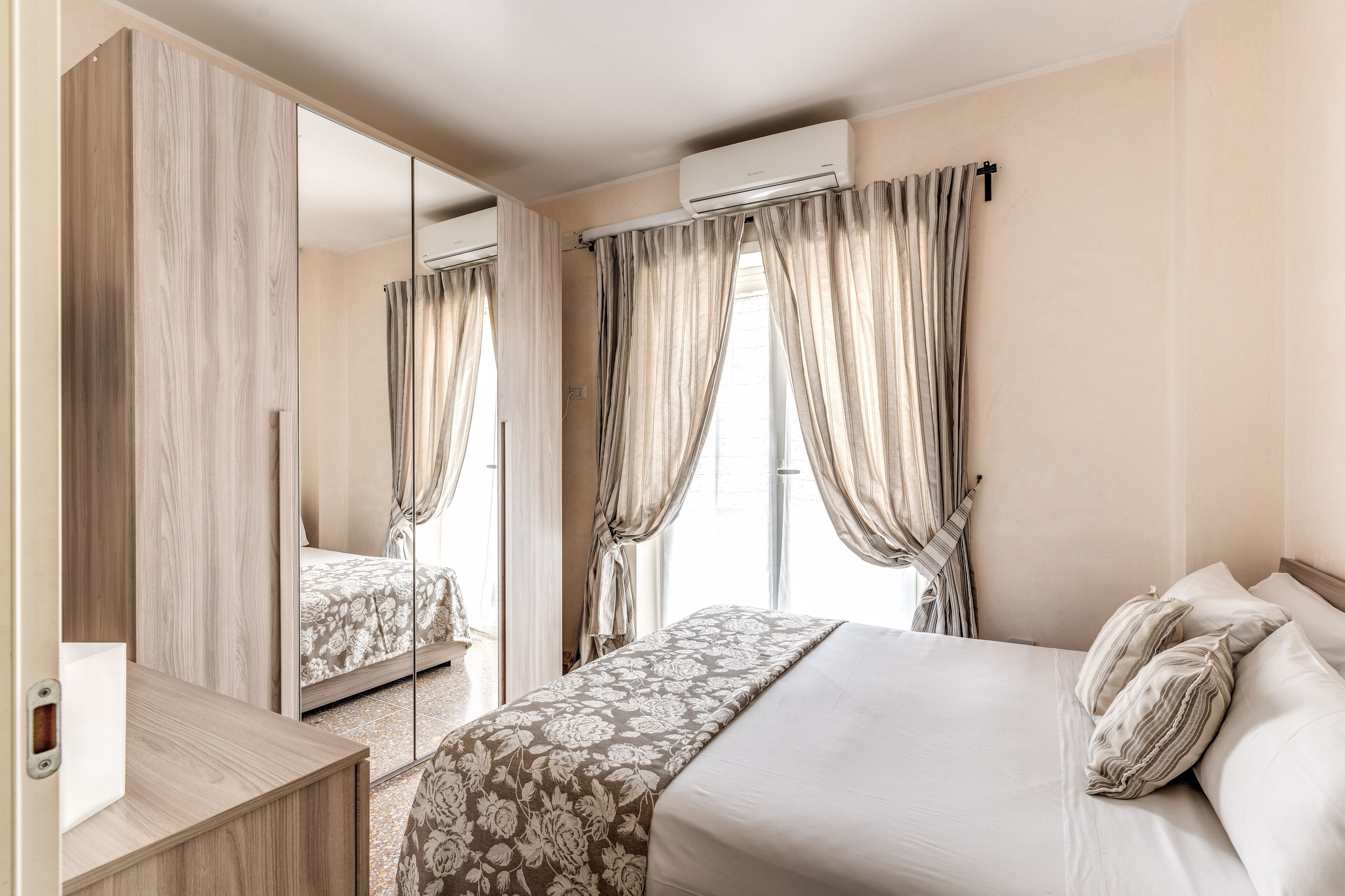 Basic-Apartment | 2 Schlafzimmer, Zimmersafe, laptopgeeigneter Arbeitsplatz