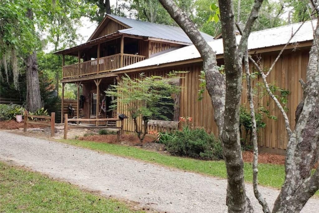 Dukes Lodge is located between Vidalia, Ga. and Hazlehurst, Ga.