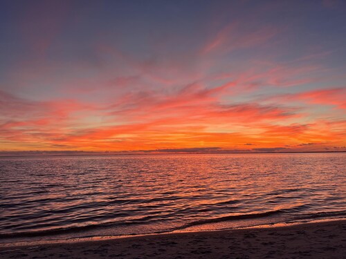 Easy walk 2 beach, Heated pool, golfcart, 4bikes, SUPs