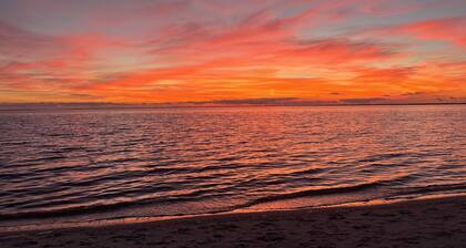 Easy walk 2 beach, Heated pool, golfcart, 4bikes, SUPs