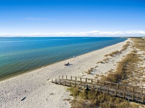 Espreguiçadeiras, toalhas de praia