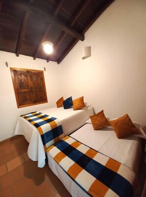 3 bedrooms, desk, iron/ironing board, free WiFi