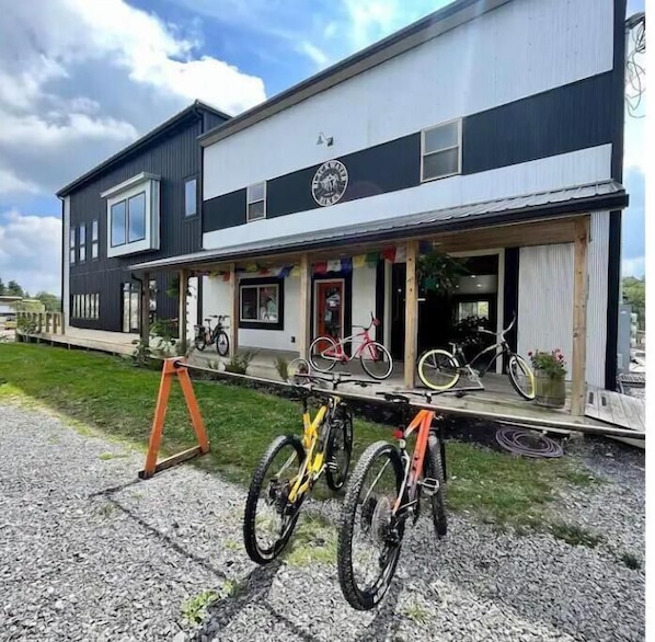 Exterior - Blackwater Bed & Bikes 3
(Davis)