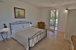 Premium bedding, memory-foam beds, blackout curtains, free WiFi - Luxury B&B Casina il Mandorlo (Nardò)