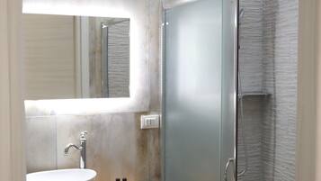 Chambre Quadruple Standard | Salle de bain