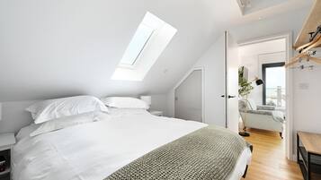2 bedrooms, desk, iron/ironing board, travel cot