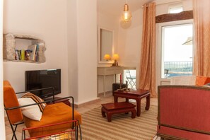 テレビ、暖炉、DVD プレーヤー、ステレオ