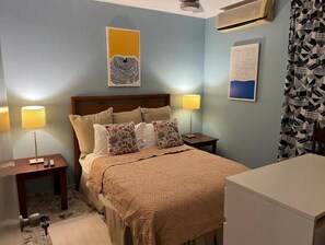 2 bedrooms, iron/ironing board, WiFi, bed sheets - Safe and centrally located flat close to everything (Santo Domingo)