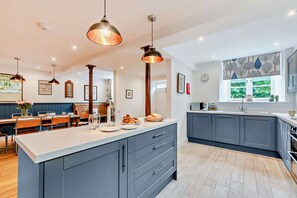 Fridge, microwave, oven, stovetop - Dog friendly converted chapel - Chapel House (Bampton)