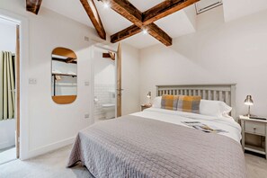 2 bedrooms, iron/ironing board, WiFi, bed sheets - Dog friendly converted chapel - Chapel House (Bampton)