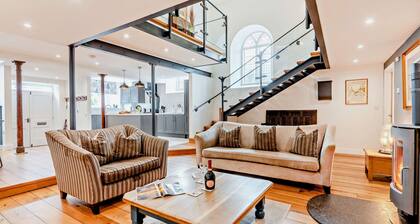 Dog friendly converted chapel - Chapel House