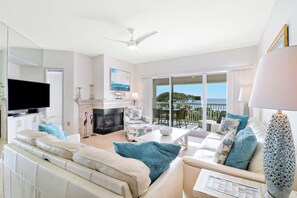 Smart TV - Oceanfront , 3 Bedroom, 3 Bathroom with panoramic ocean views and pool access (Hilton Head Island)