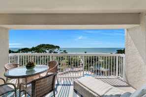 Outdoor dining - Oceanfront , 3 Bedroom, 3 Bathroom with panoramic ocean views and pool access (Hilton Head Island)