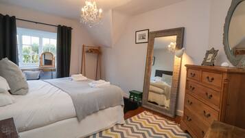 4 Schlafzimmer, individuell dekoriert, individuell eingerichtet