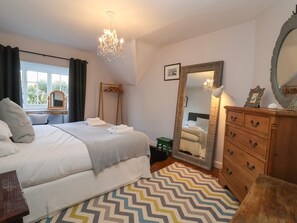 4 Schlafzimmer, individuell dekoriert, individuell eingerichtet