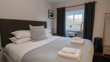 4 habitaciones, decoración personalizada y muebles diferentes