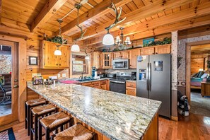 Fridge, microwave, oven, stovetop - Rustic 3BD+Loft Cabin! HOT TUB + Firepit w/ VIEWS! (Sevierville)