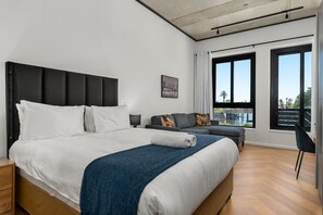 1 bedroom, in-room safe, iron/ironing board, WiFi - New Studio at Bridgewater - Lagoon Views (Cape Town)